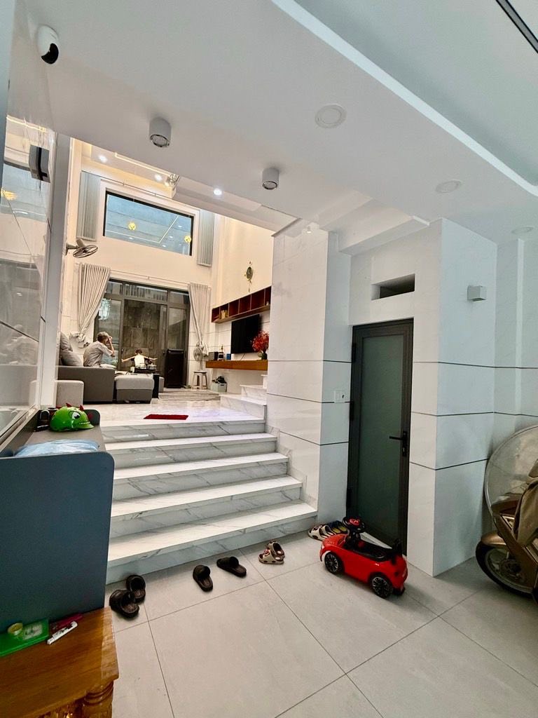 Nhà 5 tầng Gò Xoài Bình Tân - 4x15.5m gara ô tô 4PN - 7.5 tỷ TL