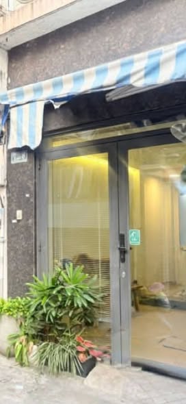 Bán nhà góc Trần Hưng Đạo Q1, 33m2, 2 lầu ST, giá 7.x tỷ