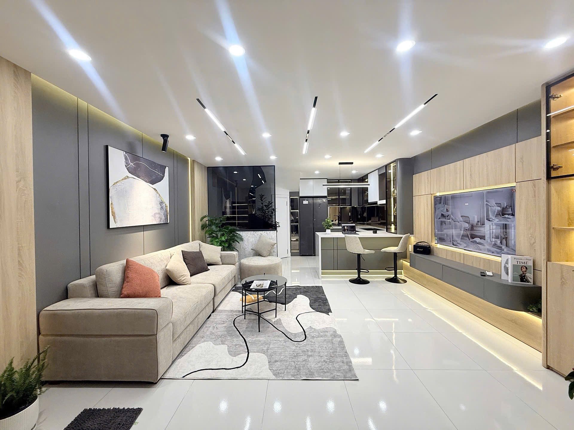 Giảm Sốc 700TR – Nhà VIP Phan Xích Long – 5 Tầng – 4PN Master – HXH Tải – Full Nội Thất