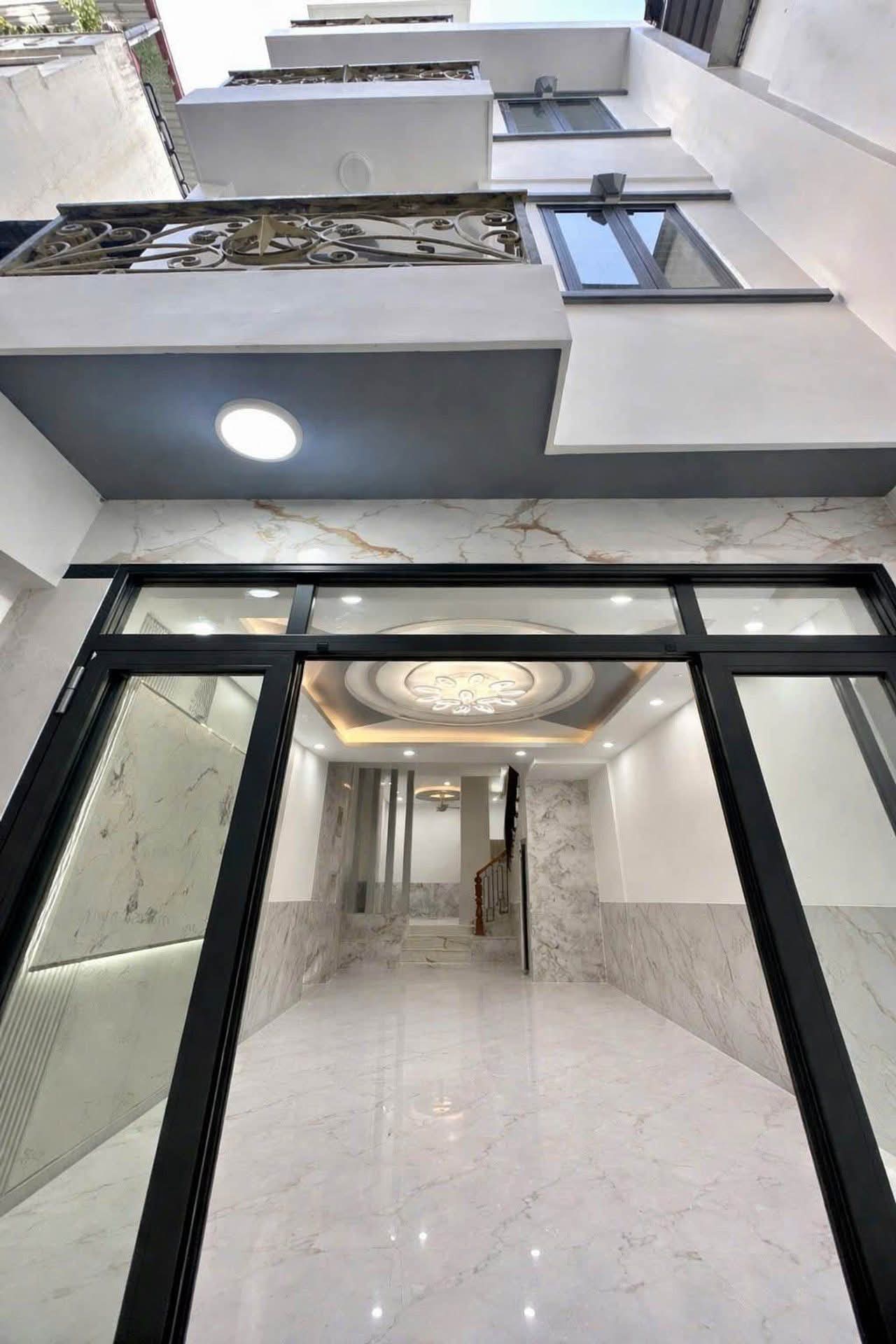 HOT Sát MT Thành Thái – 6PN 7WC – 4 Tầng – Full Nội Thất – 11.8 Tỷ