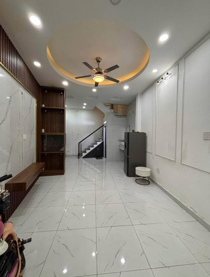 Bán nhà 2 lầu - Nguyễn Thị Tần - phường 2 - Quận 8 . Hẻm xe ba gác vô tới nhà.