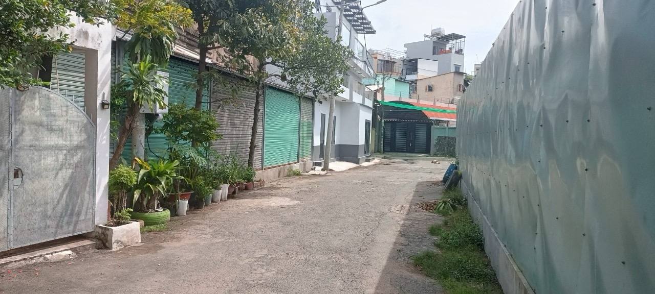 Bán nhà Diện tích: ngang 4/3.7, dài 12m, Kết cấu 2 tầng gồm 1PN, 1wc , dưới trệt trống suốt.