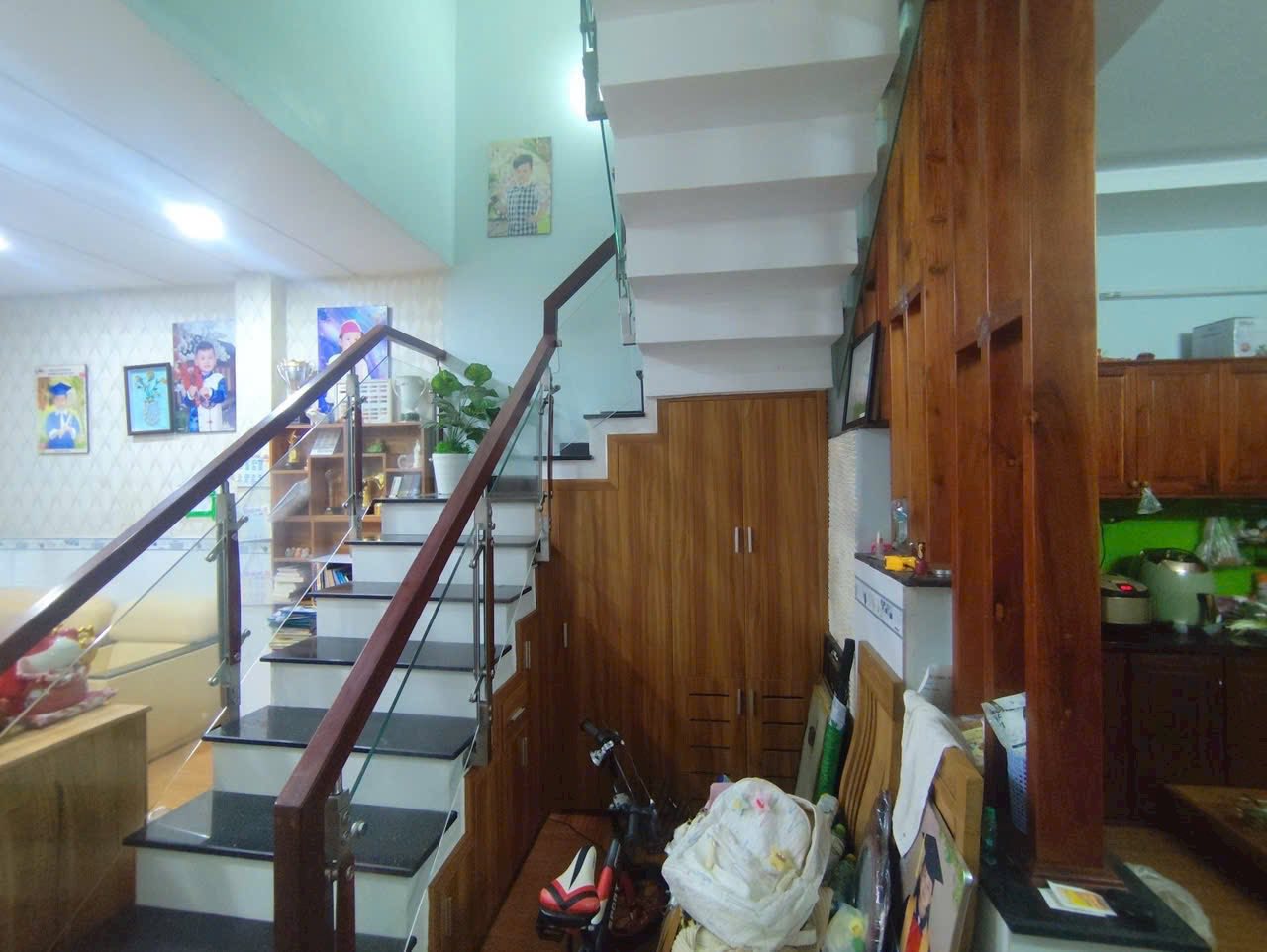 Nhà đẹp Tám Danh, P4, Q8, DT: 4 x 15,5m, hai lầu, giảm mạnh 500 triệu còn 6 tỷ.