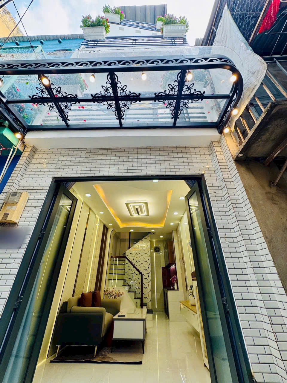 Bán nhà Quận 3 – Nhà mới 1 trệt 2 lầu sân thượng, 2PN, hẻm Cách Mạng Tháng 8, giá 4.86 tỷ