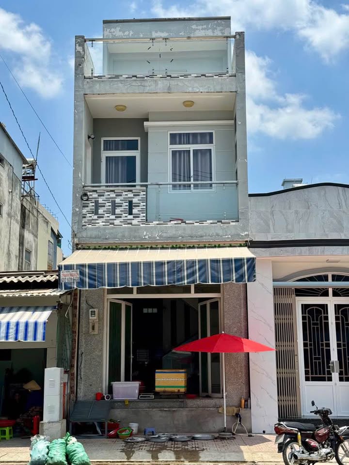 Nóng nhà mặt tiền Tạ Quang Bửu Quận 8 giá sốc 11.5 tỷ TL – đường 30m – 3 tầng – kinh doanh cực tốt