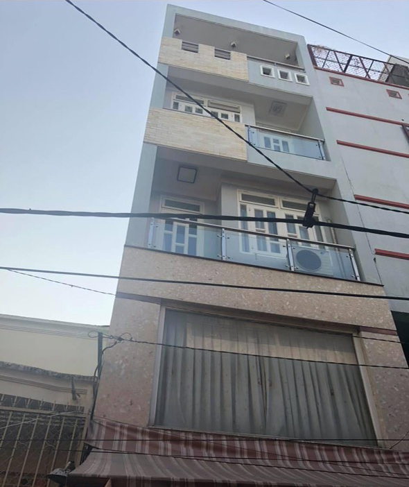Cần bán gấp nhà hẻm xe hơi 2 tầng 4x13m hxh 2 mặt tiền trước sau.