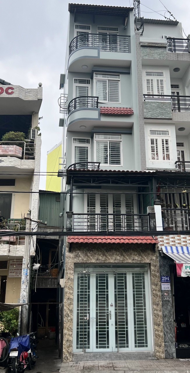 Cần bán nhà mới 100% Mặt Tiền Hưng Phú, Quận 8. giá 8.4 tỷ tt