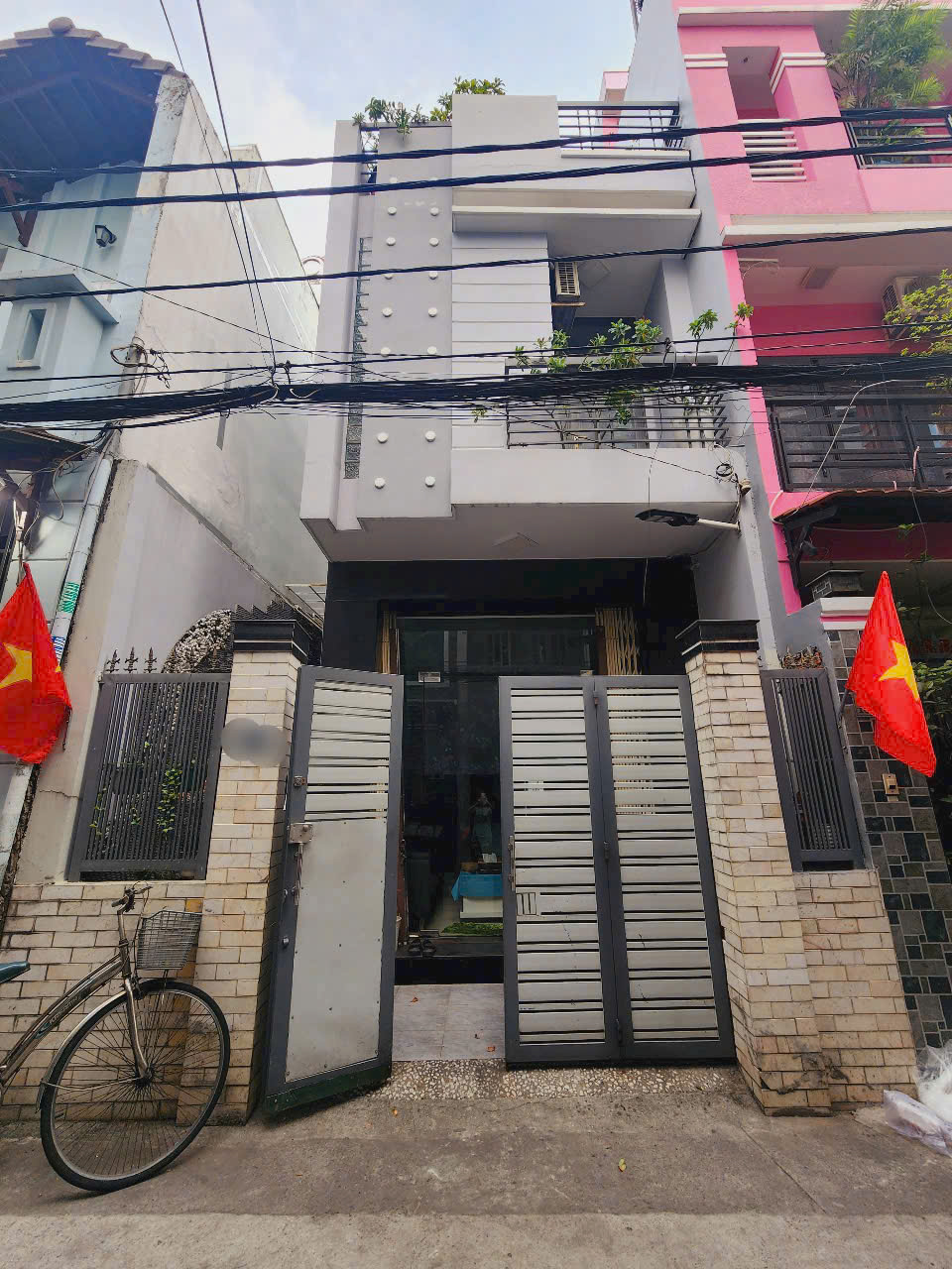 Nhà bán  3 tầng  hẻm thẳng 3,5m đường Nguyễn Thị Tần, P. 2, Q8, TP. HCM
