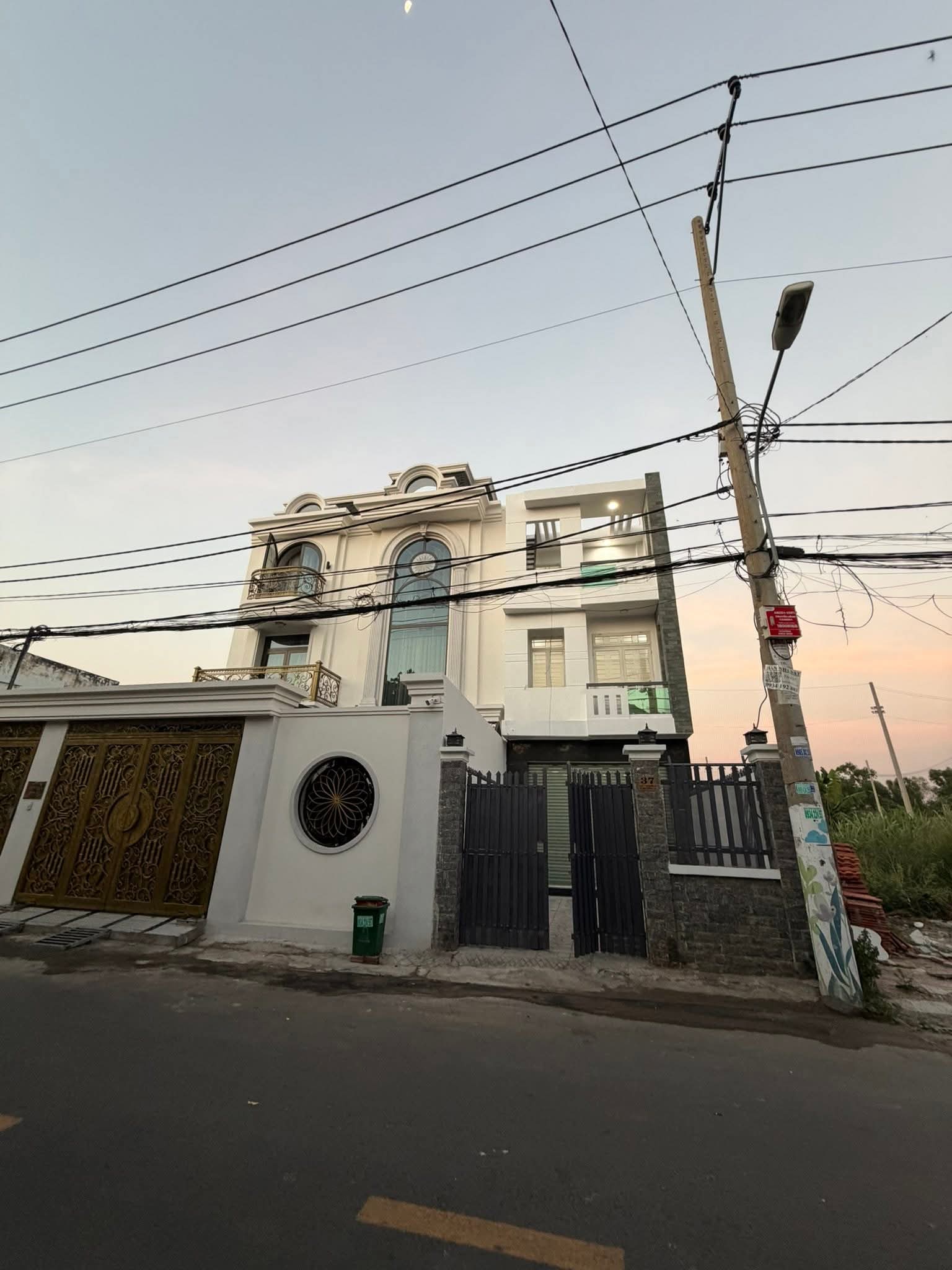 Nhà Mặt Tiền 12m – 4 Tầng 5PN – Gần Chợ Long Trường – Chỉ 8.6 Tỷ